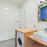 Bright 2-bedroom W Balcony And Parking Lambersart