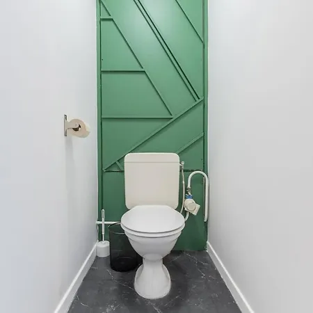 Bright 2-bedroom W Balcony And Parking Appartamento Lambersart