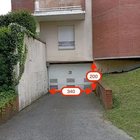 Bright 2-bedroom W Balcony And Parking *