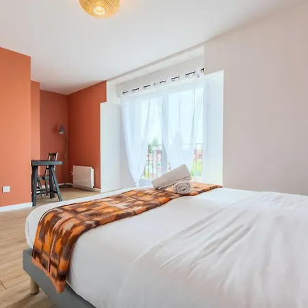Apartmán Bright 2-bedroom W Balcony And Parking *