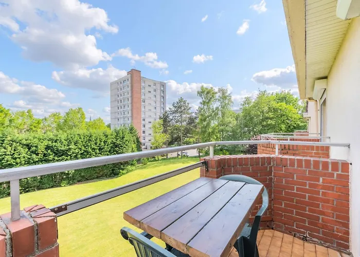 Bright 2-bedroom W Balcony And Parking Apartman *