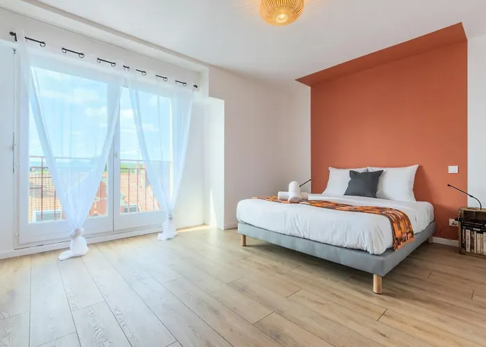 Bright 2-bedroom W Balcony And Parking * Lambersart